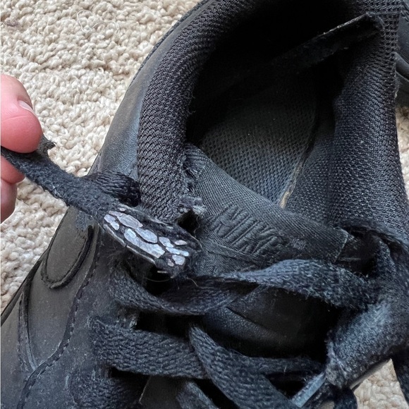 Nike Air Force One 1 LE Youth Boys Sneakers size 5.5 Black Lace up Low Hoops - Picture 4 of 10